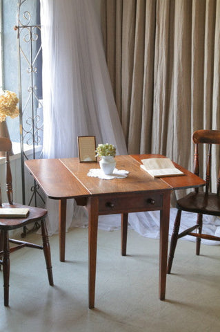マホガニーのシンプルさが素敵なバタフライテーブル　イギリスアンティーク家具