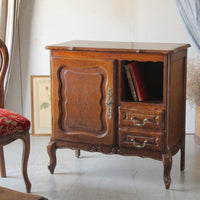 1940年代オーク材小ぶりなカップボード（横幅81cm）　フランスアンティーク