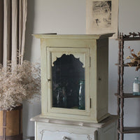 ペールグリーンカラーが素敵なショーケース（高さ64cm）　フランスアンティーク