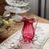 クランベリー色が美しいミルクジャグ（高さ12.5cm）　イギリスアンティーク