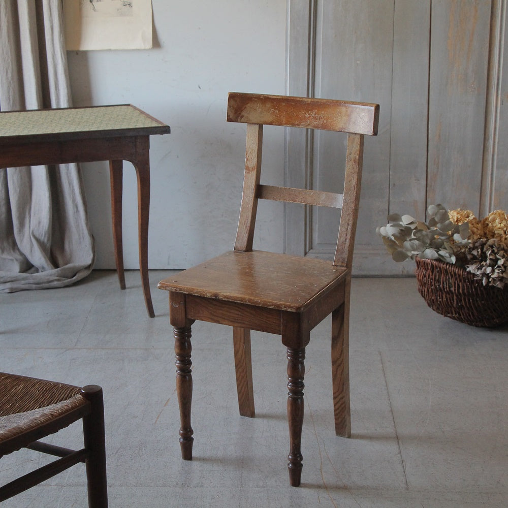 2脚あり！座りやすいダイニングチェア　フランスアンティーク