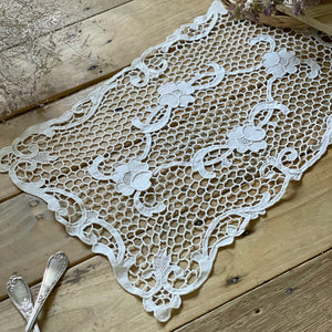 ニードルレースのトレークロス（35x54cm） フランスアンティーク