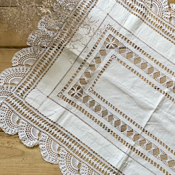 ドロンワーク刺繍テーブルクロス（101x68cm） イギリスアンティーク