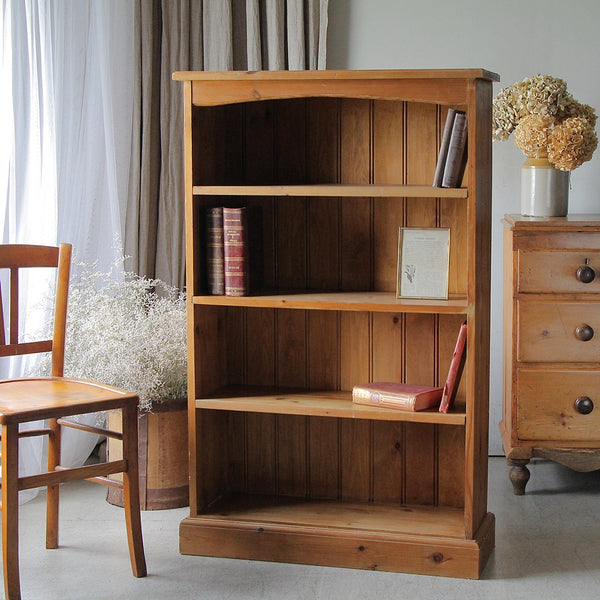 1900年代パイン材ブックケース本棚（高さ125cm） イギリスアンティーク