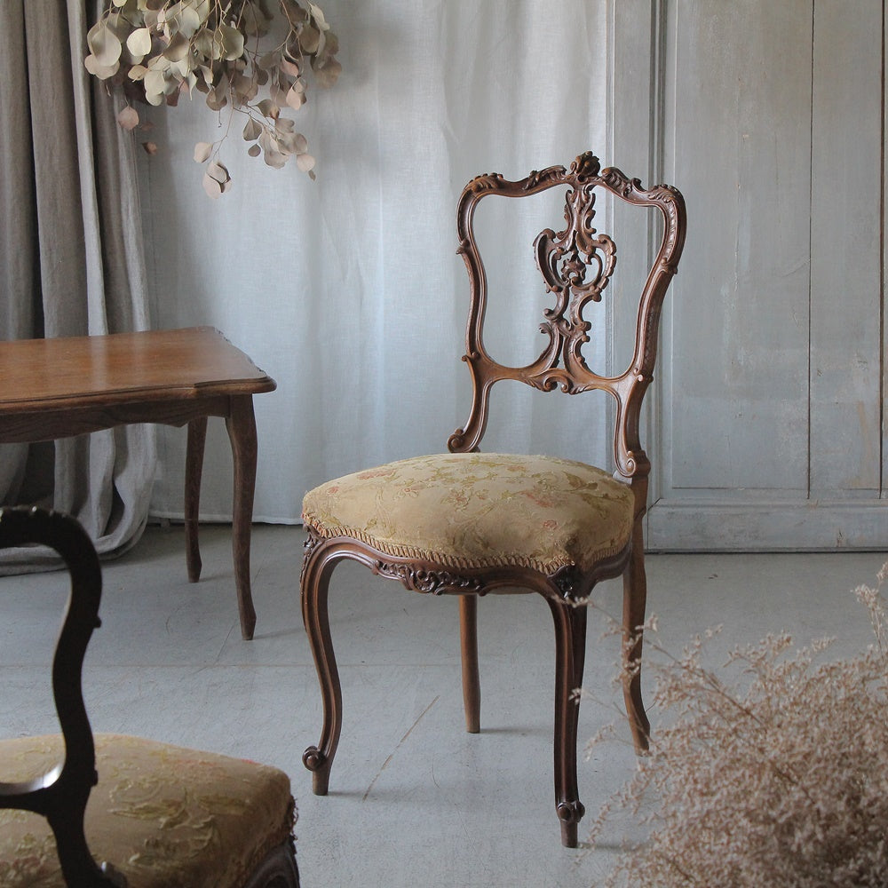 ２脚あり！1850年代繊細な彫り模様の椅子　フランスアンティーク