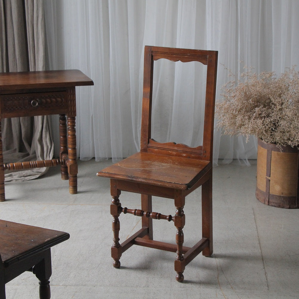 1940年代素朴な佇まいのロレーヌチェア（高さ88.5cm）　フランスアンティーク