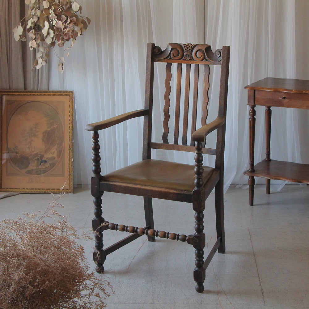 ボビンレッグが素敵なオーク材アームチェア（横幅57.5cm）　イギリスアンティーク