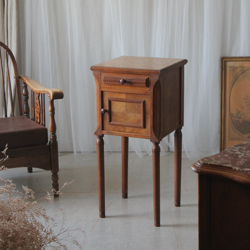 マーブルトップのシュベ（ベッドサイド）高さ79cm　フランスアンティーク