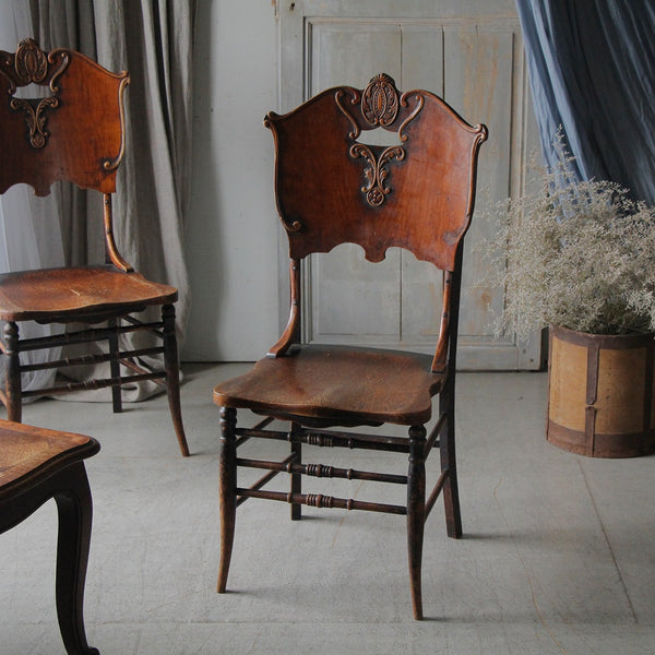 2脚あり！1900年代美しい背が印象的なパブチェア イギリス