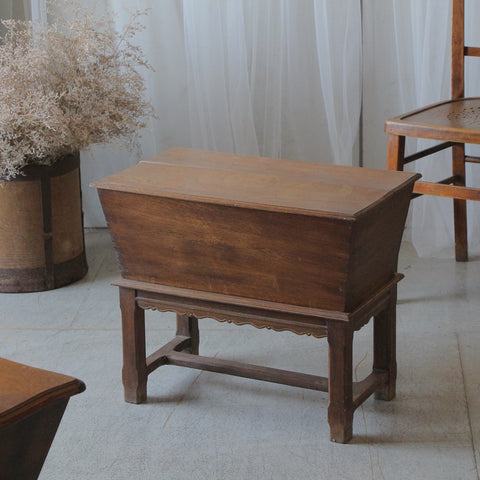 1900年代小さなオーク材足付きコファ（木箱）　フランスアンティーク