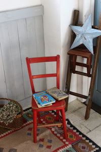 イギリスアンティーク　赤色のチャイルドチェア　子供用椅子　家具