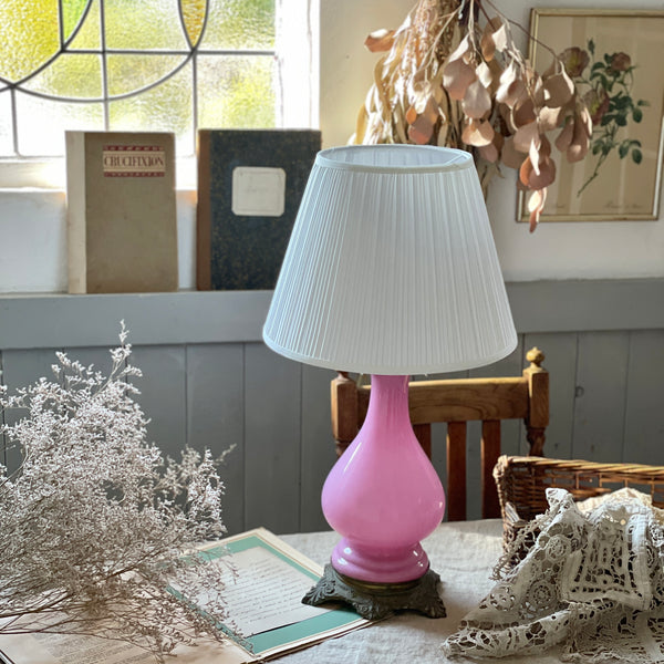 魅惑的なピンクのガラス製ランプスタンド フランスアンティーク