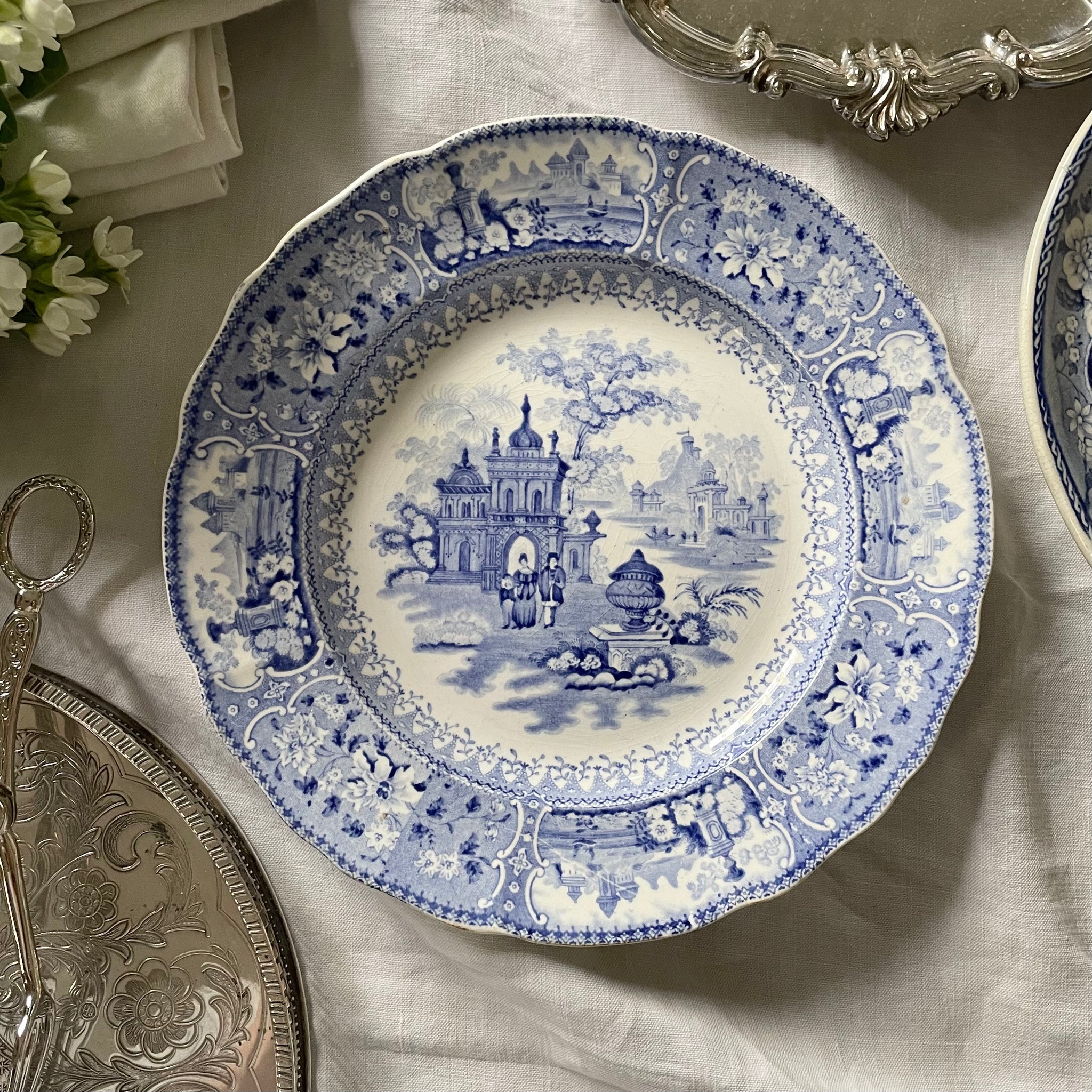 和洋折衷が美しいB&W平皿(直径23.5cm) イギリスアンティーク食器 和洋折衷が美しいB&W平皿(直径23.5cm) イギリスアンティーク食器