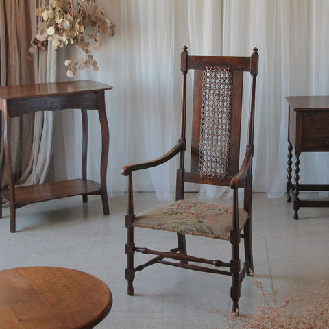 1910年代手刺繍の座面が美しいアームチェア　イギリスアンティーク