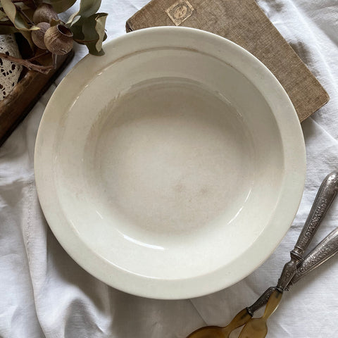 ショワジールロワ窯白の深皿（直径28.5cm）　フランスアンティーク食器