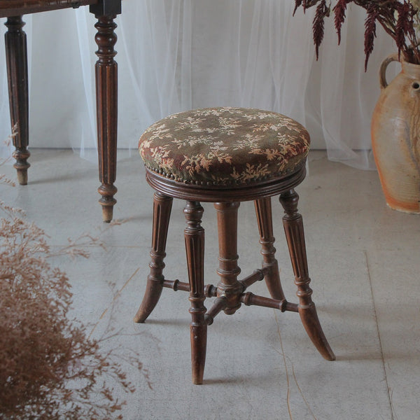 ナポレオン3世時代のピアノスツール（高さ47cm） フランスアンティーク