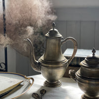 立ち姿も美しいティー（コーヒー）ポット（高さ26cm）　フランスアンティーク銀器