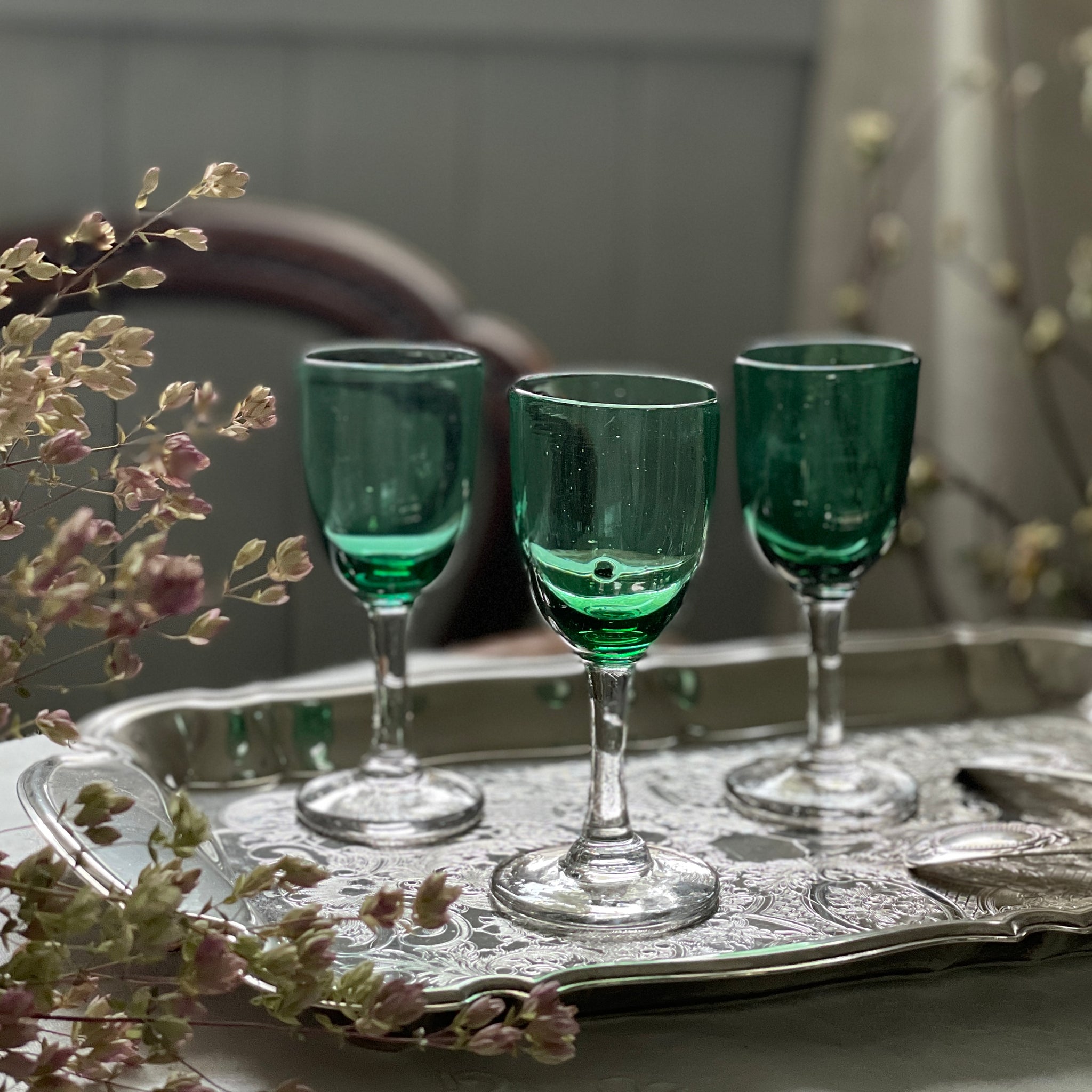 ３点あり！美しいグリーンガラスのリキュールグラス① イギリスアンティークガラス雑貨 – チェルシーオールド