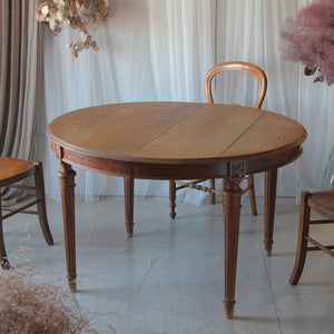 1920年代ウォールナット材オーバルテーブル（高さ74cm） フランス