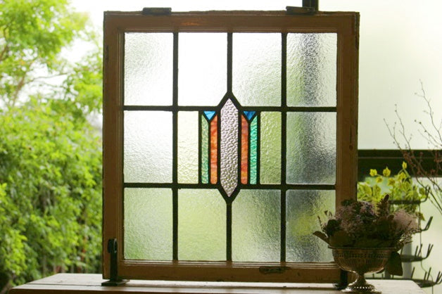 カラフルな色合いのピンクオパリンのステンドグラス イギリスアンティーク(住宅窓) 60cm×63.5cm