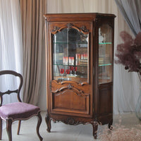 湾曲したガラスも美しいプチアルモア（キャビネット）　フランスアンティーク