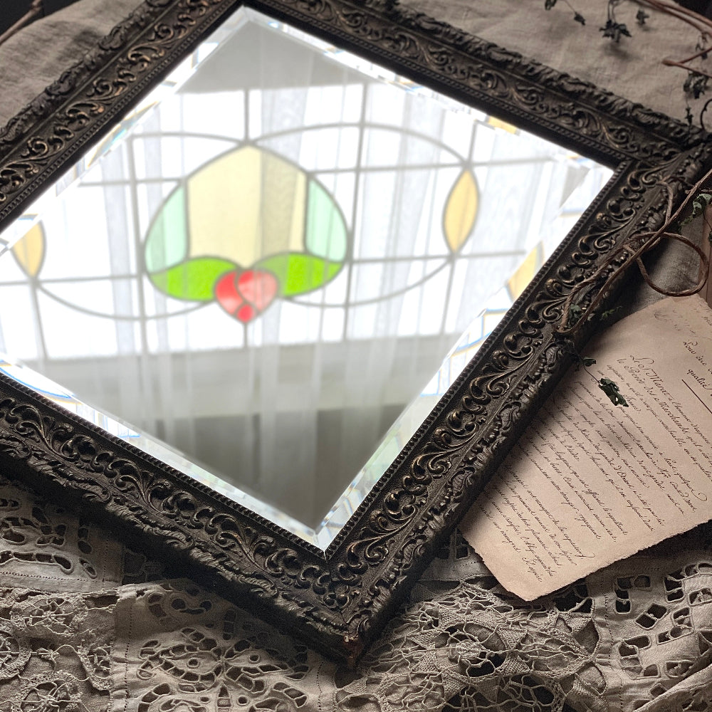 繊細で美しいフレームミラー（鏡）43.5x50.5cm　フランスアンティーク