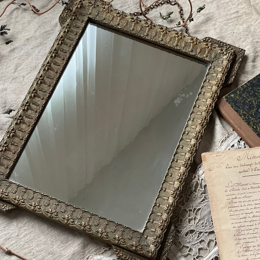 花模様が可愛く繊細なフレームミラー（鏡）37.5x49cm　フランスアンティーク