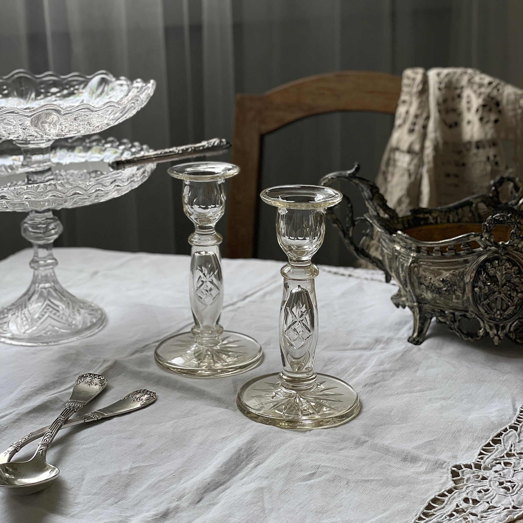 イギリス製アンティークガラスのキャンドルスタンドペア