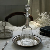 イニシャル文字（WH）が素敵なデキャンタ（高さ31.5cm）　イギリスアンティーク