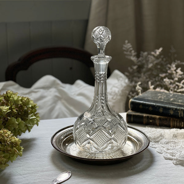 丸くてカットの素敵なデキャンタ（高さ30.5cm） イギリスアンティーク