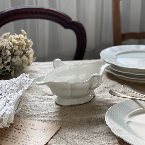 気品溢れるピリヴィッツ社　白のソーシエール　フランスアンティーク