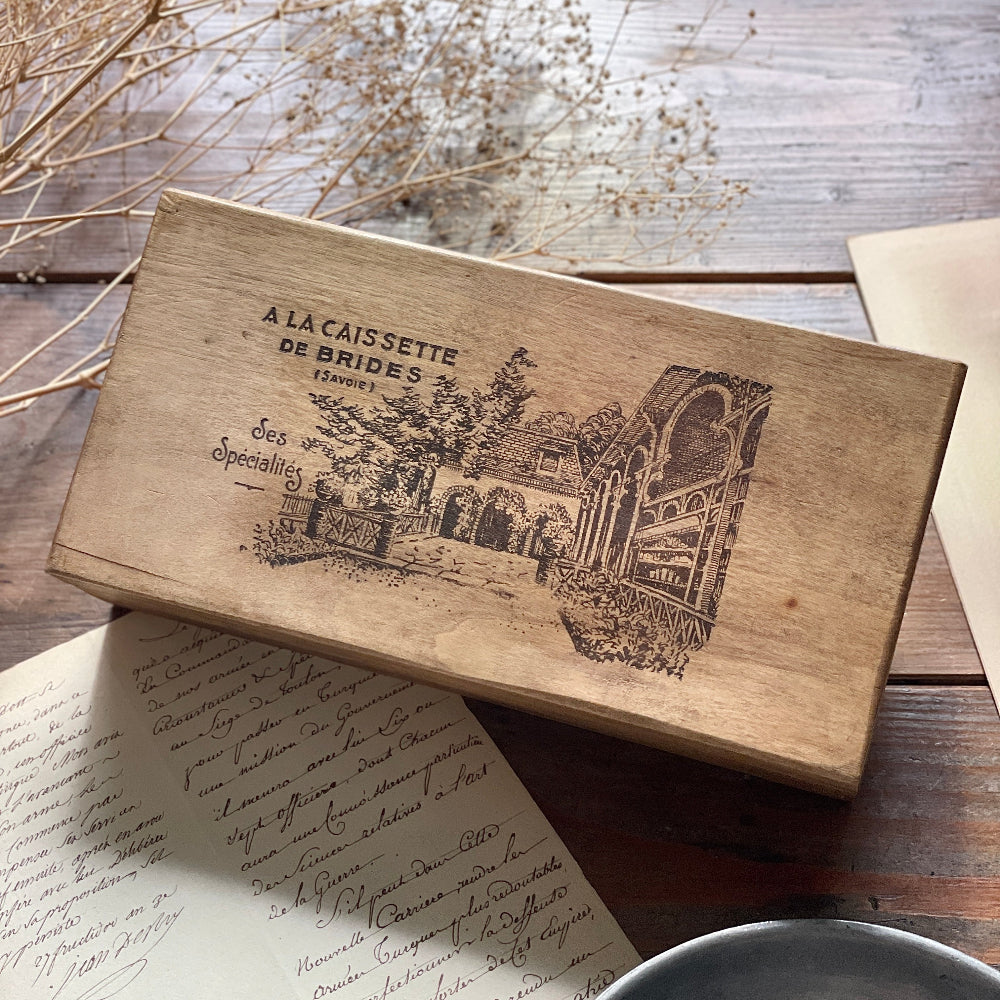 サヴォワ地方特産のお菓子が入っていた木箱（13.5x27cm）②　フランスアンティーク