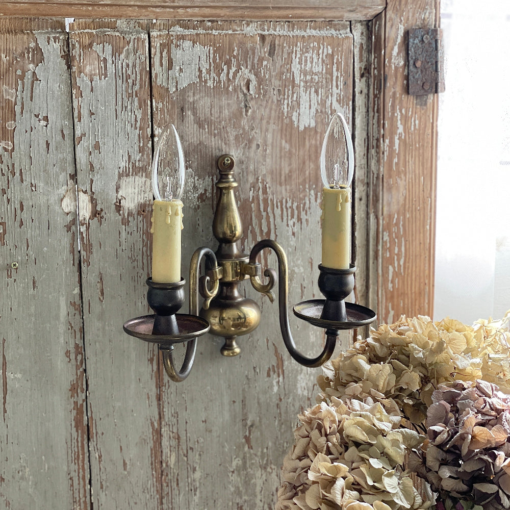華奢な印象の２灯ブラケット（壁付け照明）高さ22cm　フランスアンティーク