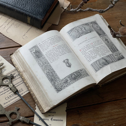 1896年写真映えする祈祷書（15x11cm）　フランスアンティーク