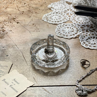 ガラスのリングトレー（直径9cm）①　イギリスアンティーク