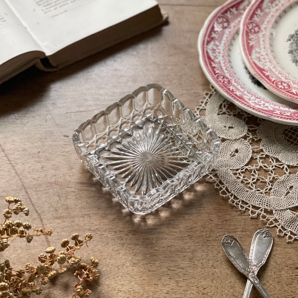 色々使える小さな正方形ガラス皿（10.5x10.5cm）　イギリスアンティーク