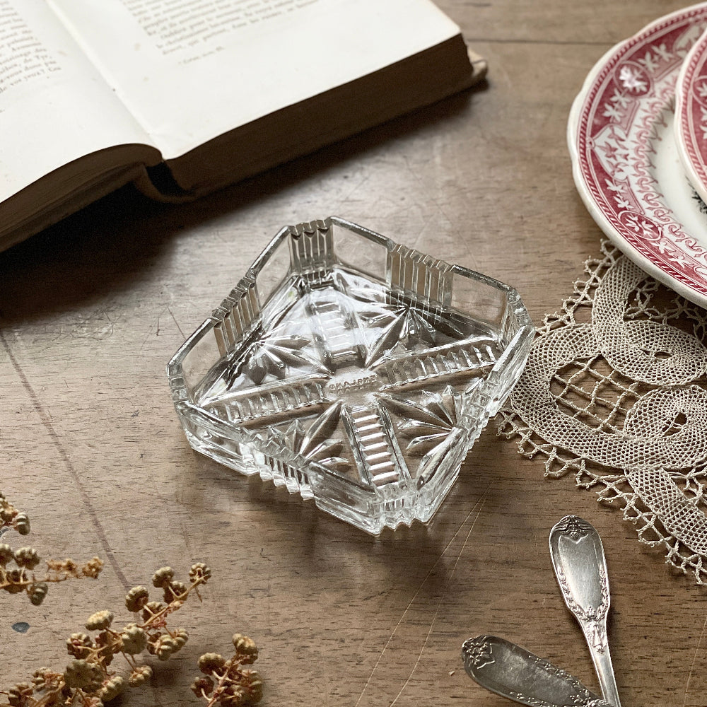 小さな正方形ガラス皿（10x10cm）　イギリスアンティーク