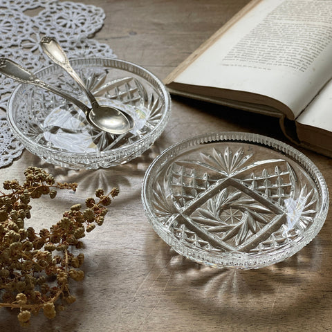 ２点あり！小さな丸いガラス皿（直径14cm）　イギリスアンティーク