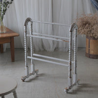 ブルーグレーカラーのタオルラック（ボビンレッグ）　イギリスアンティーク