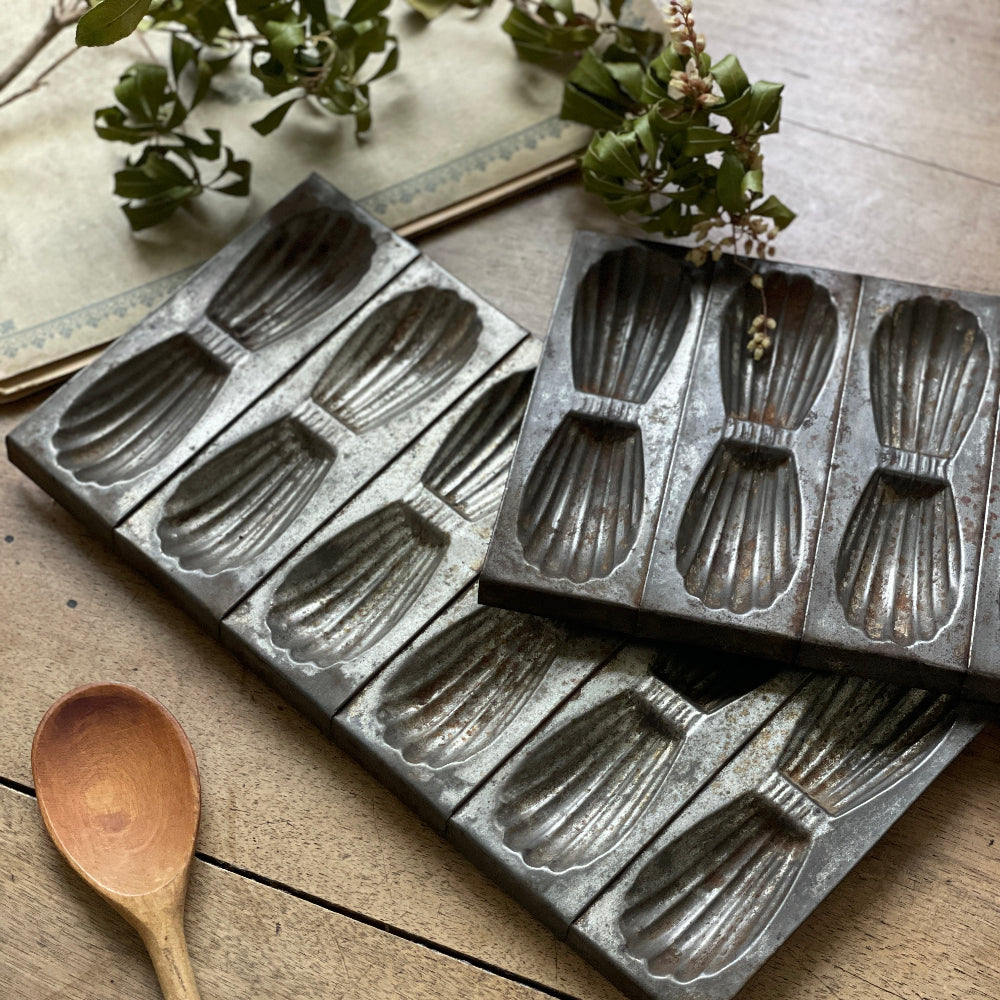 ブリキのマドレーヌ型（34x17cm）　フランスアンティーク