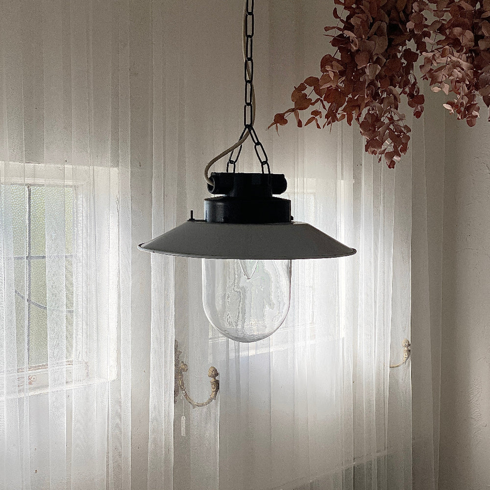 インダストリアルな雰囲気が素敵なホーローシェード　アンティーク照明