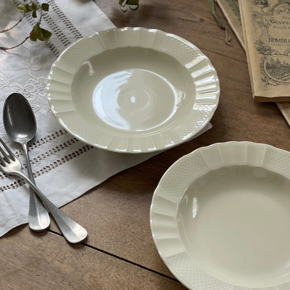２枚あり！リモージュ焼きの白いスープ皿（直径23.5cm）　フランスアンティーク