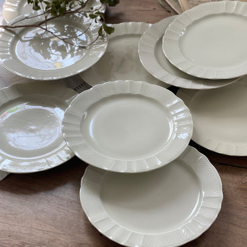 ９枚あり！リモージュ焼きの白い平皿（直径24.5cm）　フランスアンティーク