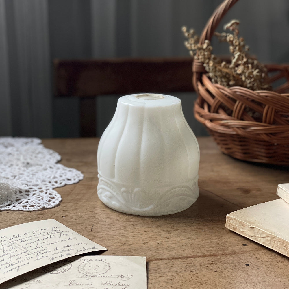 白いガラスのランプシェード（高さ12cm）　イギリスアンティーク