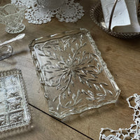 流れるような植物模様のガラストレー　イギリスアンティーク