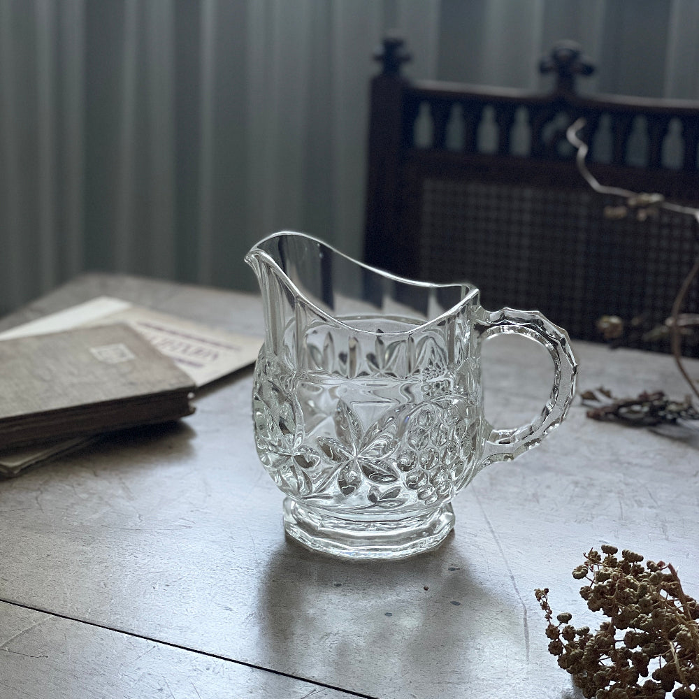 ぶどう模様が素敵なウォータージャグ（高さ16cm）　イギリスアンティーク