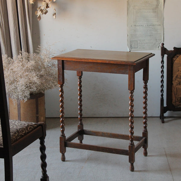 アンティーク家具　ツイストレッグオケージョナルテーブル　オーク材 IMG_8387_099d4f0c-8972-4cb6-