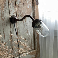 ガラスカバー付きアイアンブラケット（壁付け照明）　フランスアンティーク