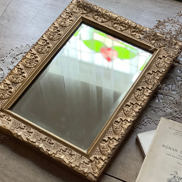 上品なゴールドフレームが素敵なミラー（鏡）イギリスアンティーク