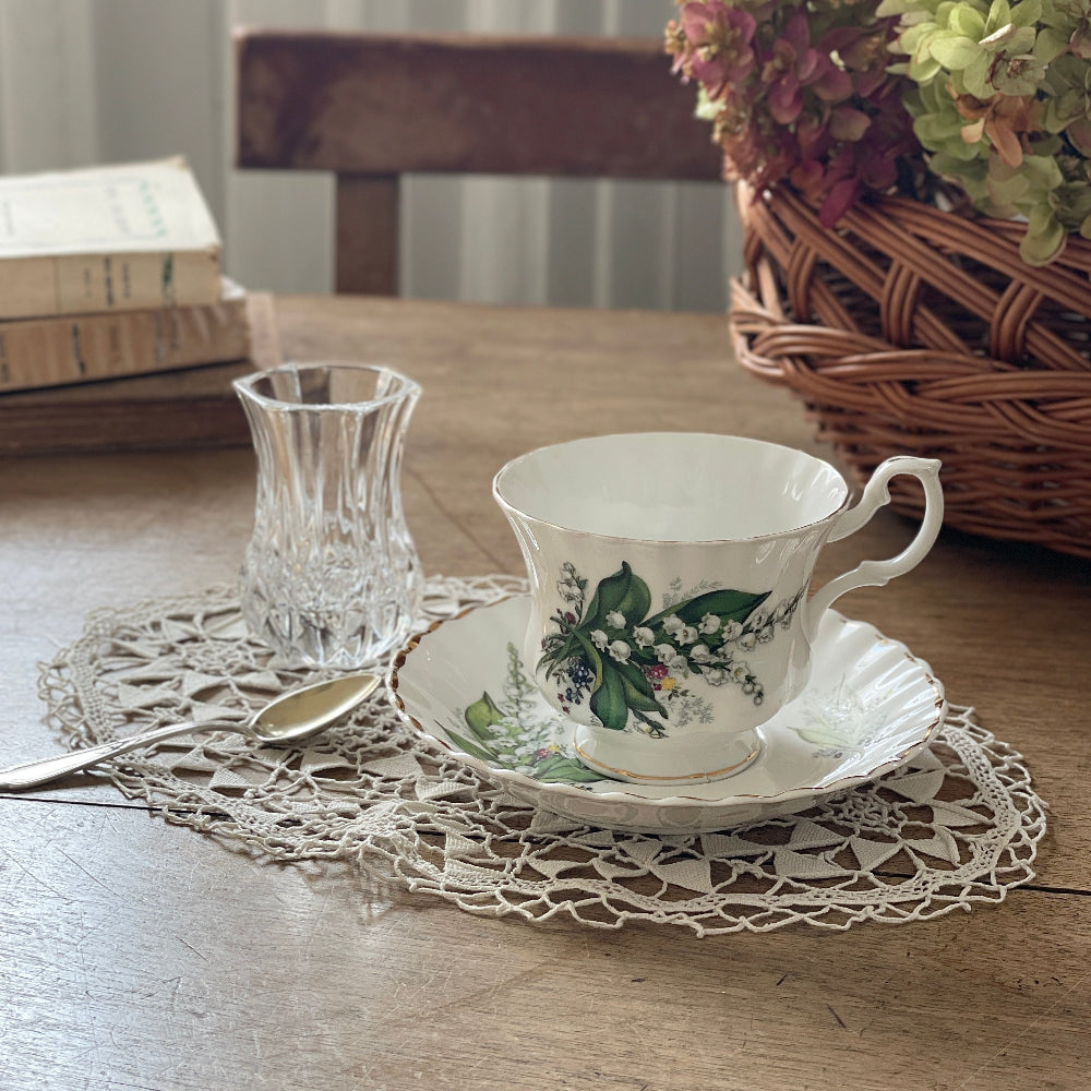 初めてのアンティークセット① 　スズランのティーセットでお茶を楽しむ　